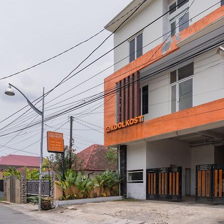 ホテル Koolkost Near State Museum Of North Sumatera メダン エクステリア 写真