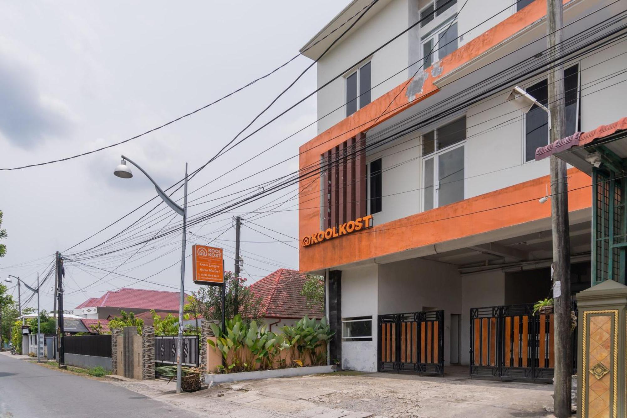 ホテル Koolkost Near State Museum Of North Sumatera メダン エクステリア 写真